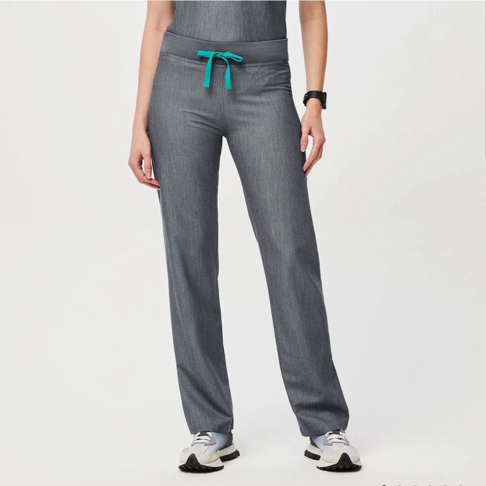 Figs Livingston basic scrub pants in Graphite